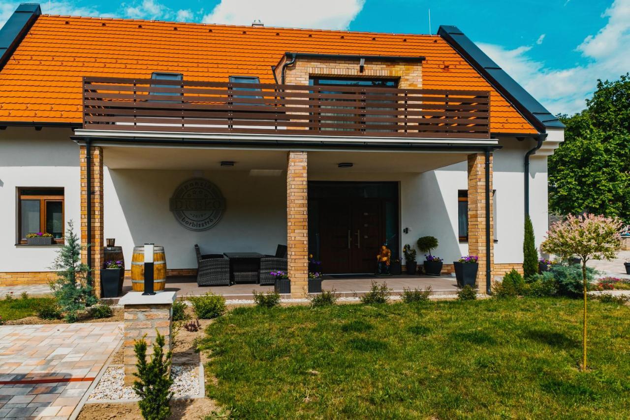 Bed and Breakfast Dreko Panzio & Borbisztro Győrújbarát Exteriér fotografie