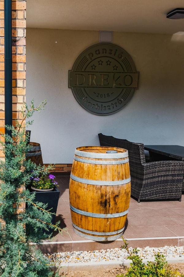 Bed and Breakfast Dreko Panzio & Borbisztro Győrújbarát Exteriér fotografie