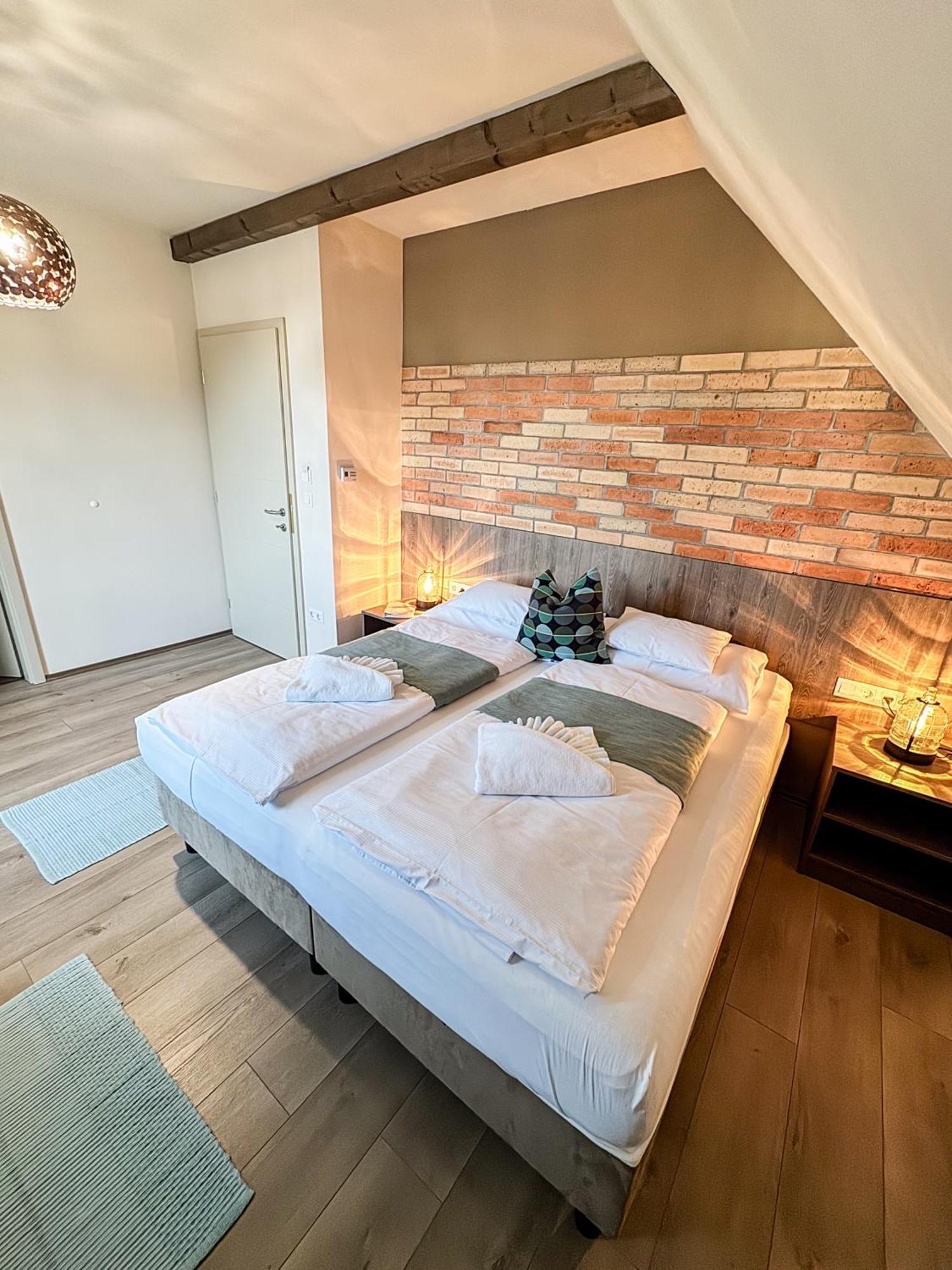 Bed and Breakfast Dreko Panzio & Borbisztro Győrújbarát Exteriér fotografie