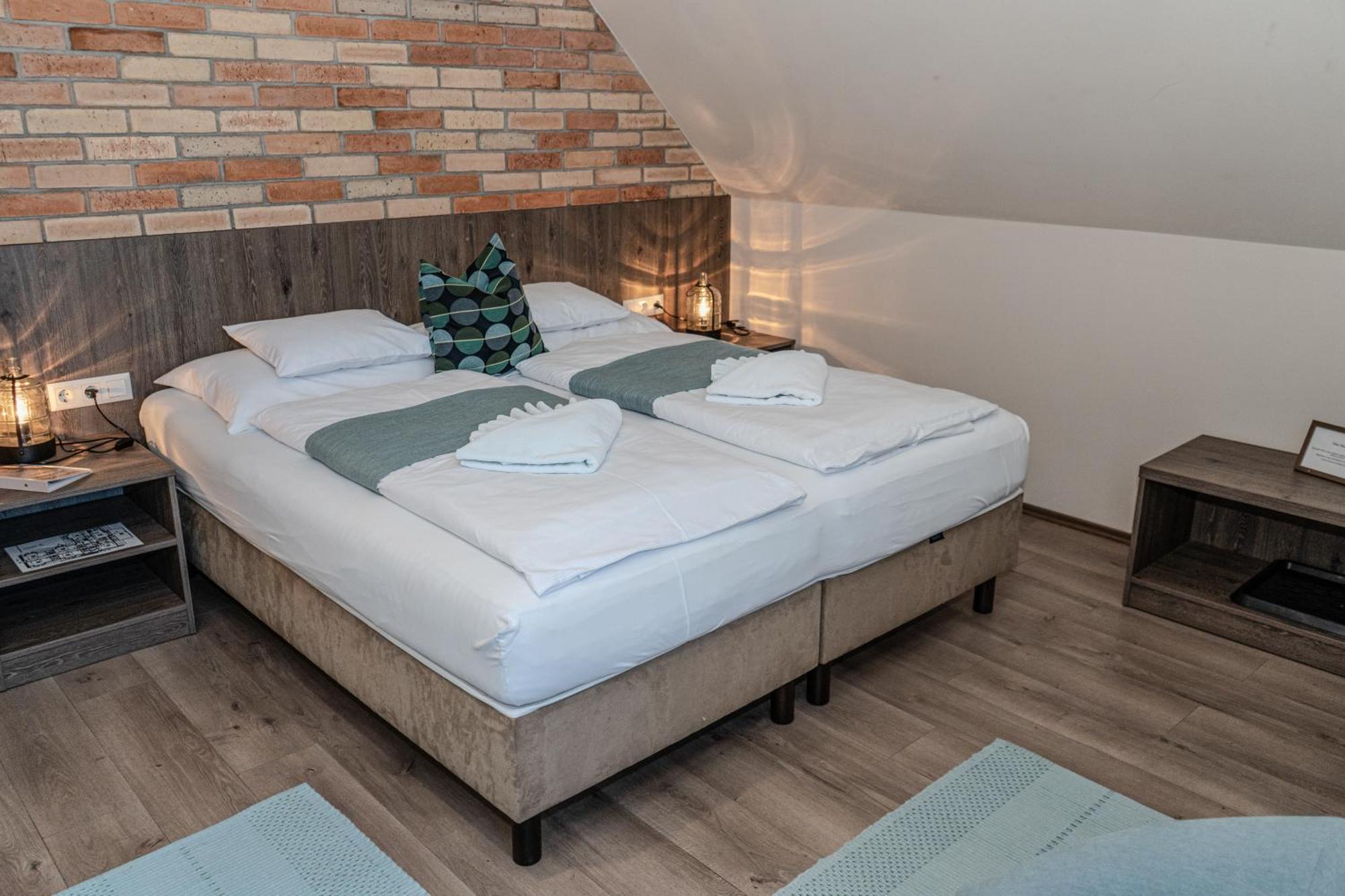 Bed and Breakfast Dreko Panzio & Borbisztro Győrújbarát Exteriér fotografie