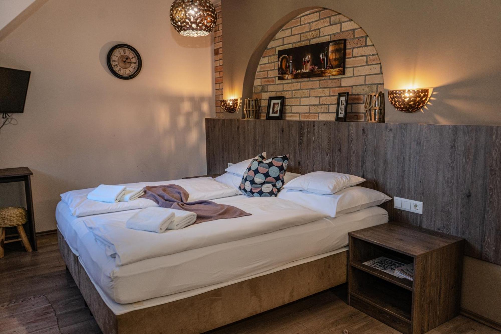 Bed and Breakfast Dreko Panzio & Borbisztro Győrújbarát Exteriér fotografie